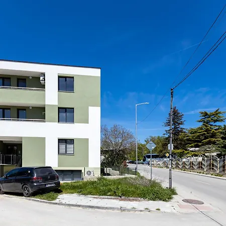 Апартаменти Modern For 4 - Kabakum 600m *